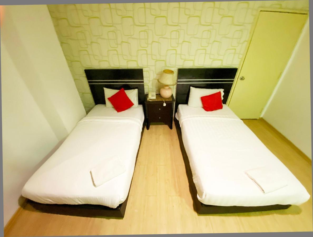 Bluebell Hotel Skudai Bagian luar foto