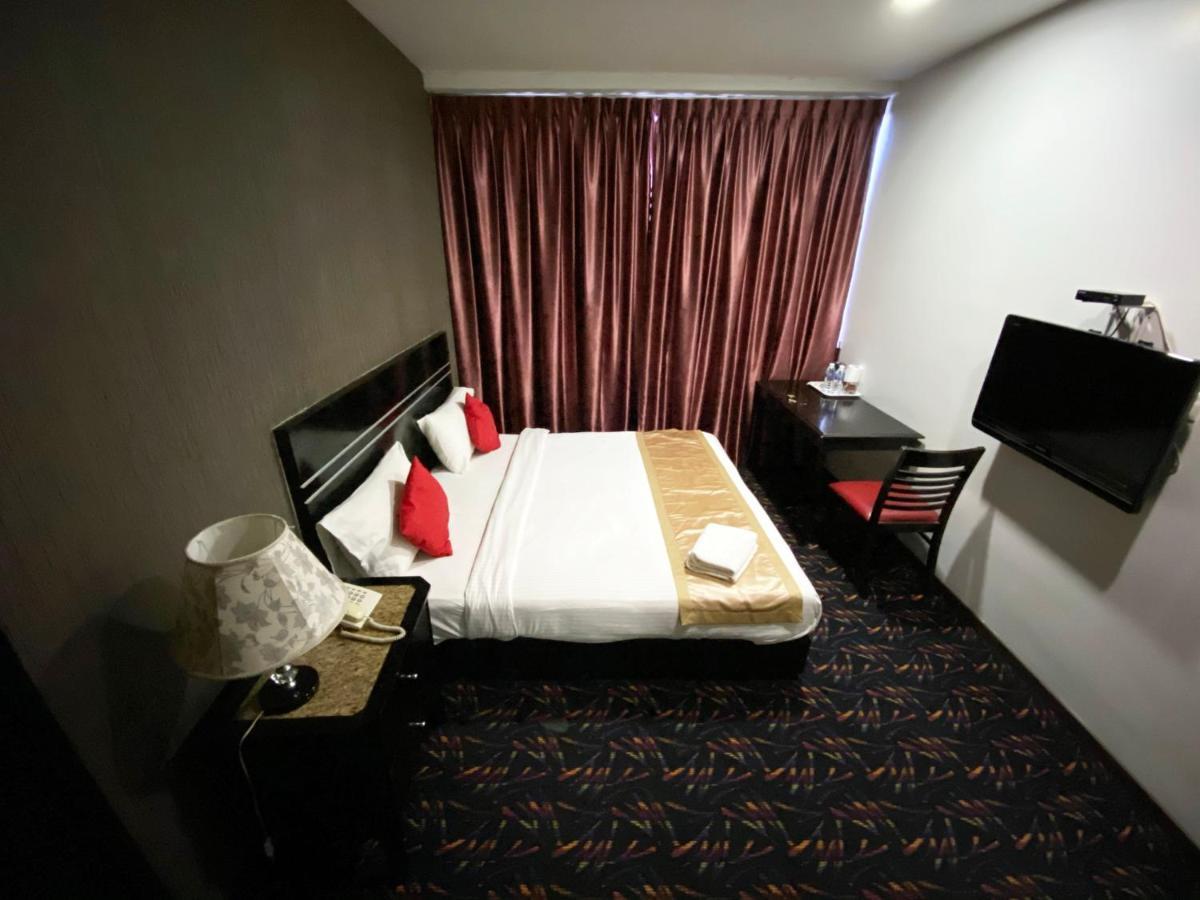 Bluebell Hotel Skudai Bagian luar foto