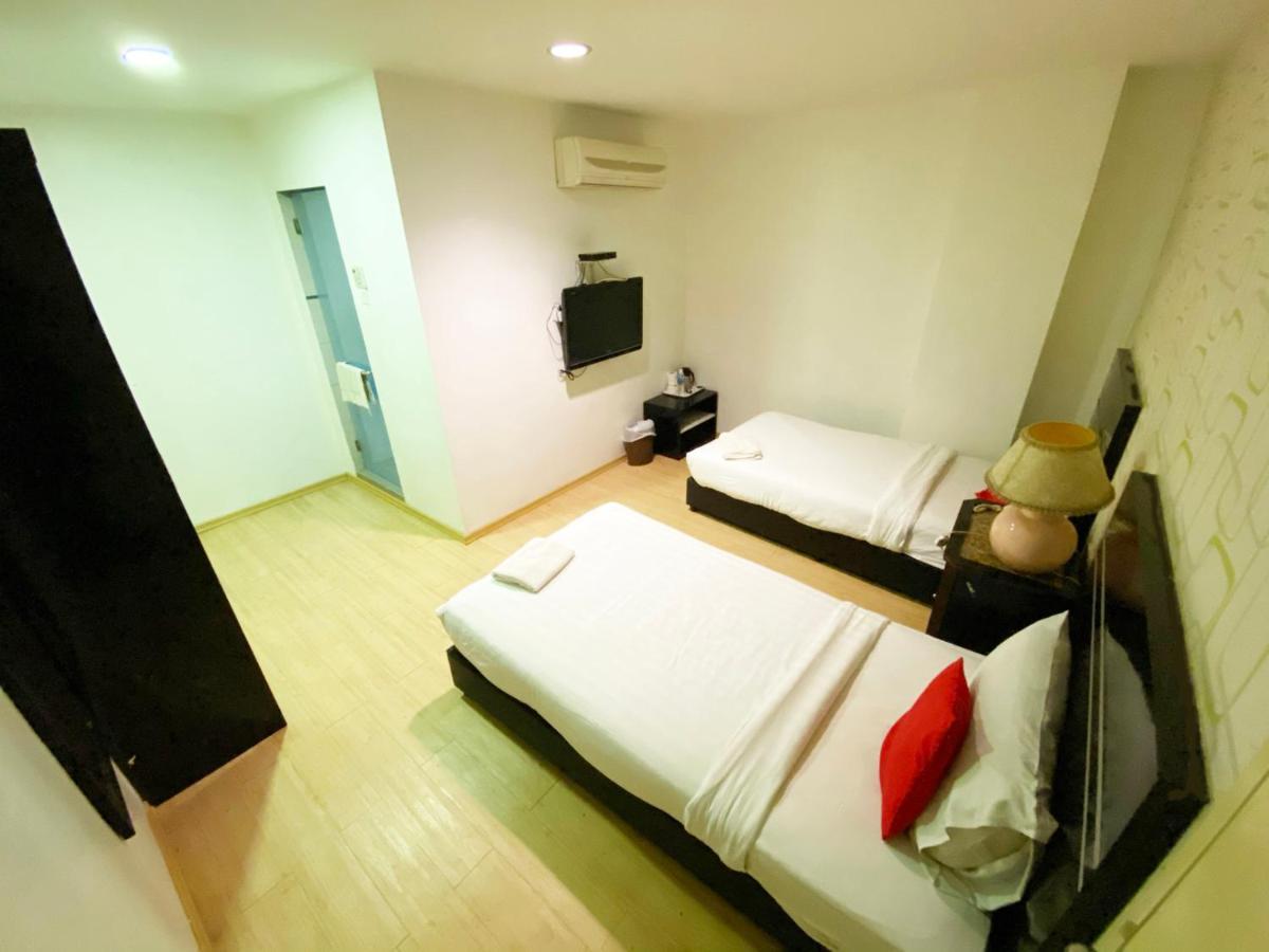 Bluebell Hotel Skudai Bagian luar foto