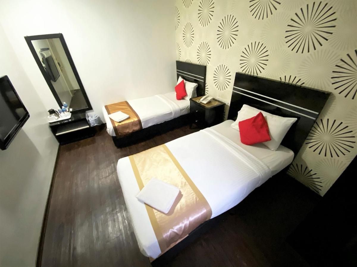 Bluebell Hotel Skudai Bagian luar foto