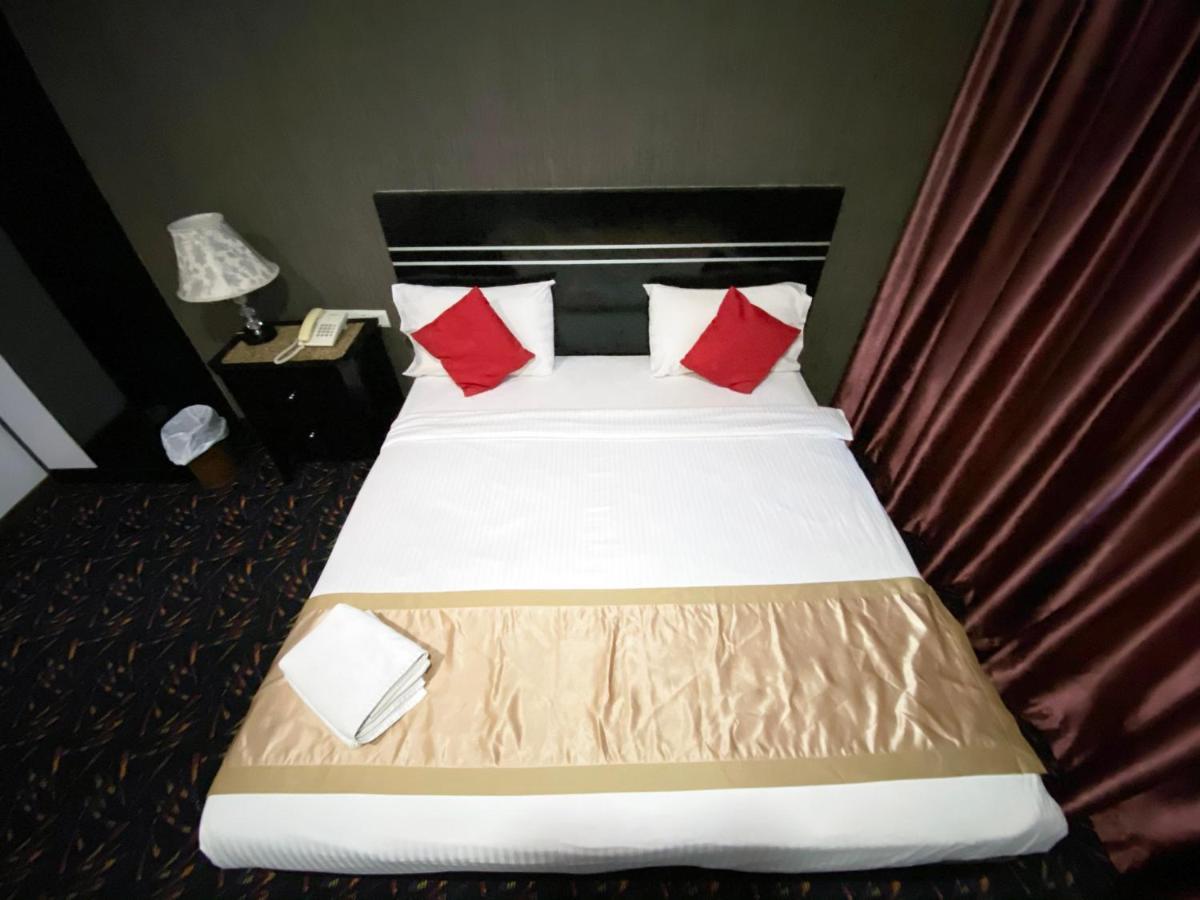 Bluebell Hotel Skudai Bagian luar foto