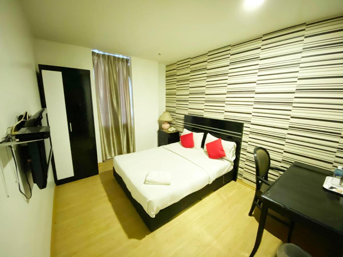Bluebell Hotel Skudai Bagian luar foto