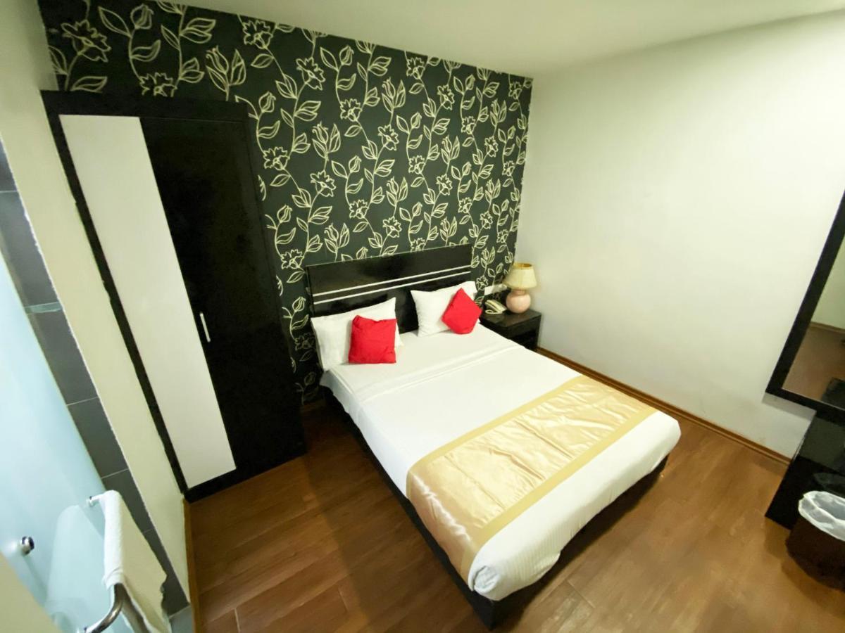 Bluebell Hotel Skudai Bagian luar foto